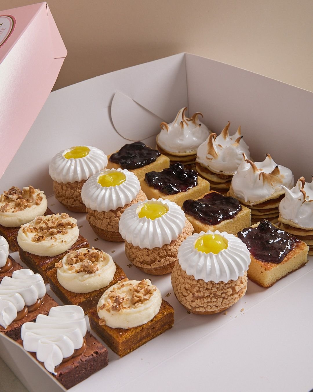 Box degustación. Caja de mini cakes. Pasteleria. Pâtisserie francesa